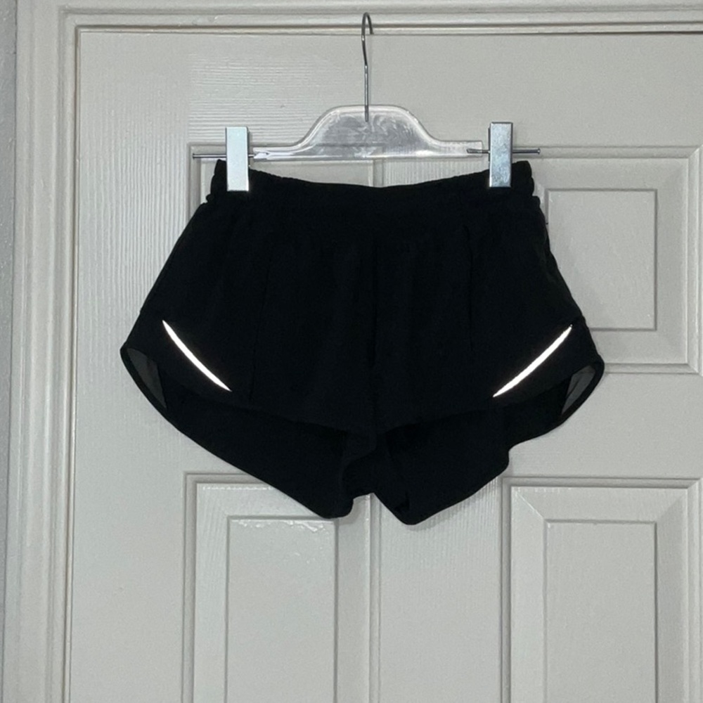 Lululemon Hotty Hot Short 2.5 inch
